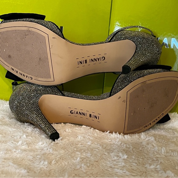Sz8 Gianni Bini - glittery gold/silver BOW heels - Picture 3 of 6
